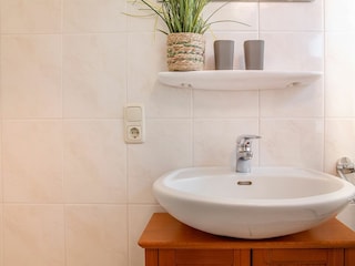 Holiday apartment Carolinensiel Bathroom 8