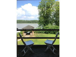 Balkon mit Blick auf den See