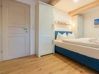 Wohnzimmer mit Doppelbett