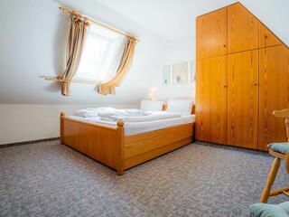 2. Schlafzimmer (DG)