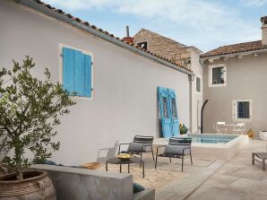 Charming villa in Tinjan