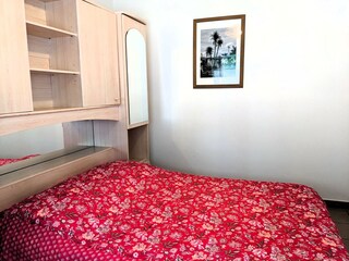 Schlafzimmer mit großem franz. Bett im EG