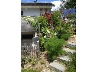 Treppe in den unteren Garten