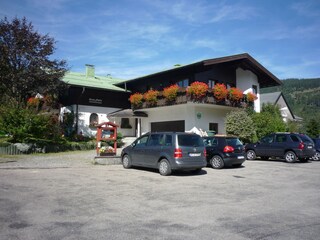 Parkplatz direkt vor dem Haus