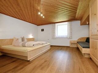 Schlafzimmer 1