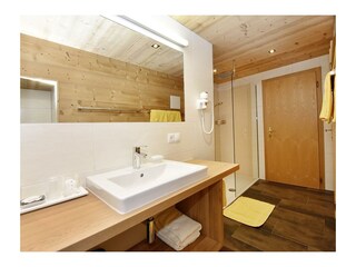 2. Dusche & WC