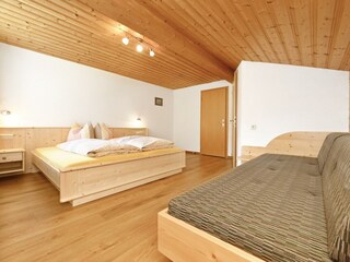 Schlafzimmer 2