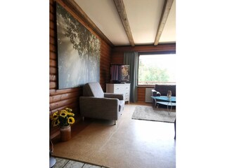 Blick ins Wohnzimmer (aus der Küche)