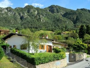 Moderna Casa de vacaciones en Idro, Lombardía, cerca del lago de Idro - Anciana de Idro - image1