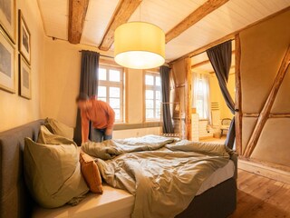 Schlafzimmer mit angrenzendem Bad