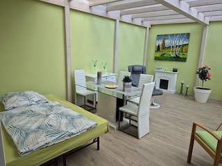 Zustellbett mit dicker Matratze 1,20 m breit