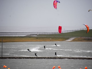 Kitesurfer in der Lagune
