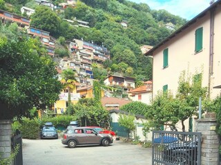 Privater, abgeschlossener Autoabstellplatz in ca. 200 m Entfernung