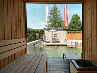 Bio-Zirbensauna mit Gartenblick