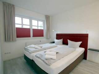 Schlafzimmer 1 mit Doppelbett