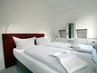 Schlafzimmer 2 mit Doppelbett 1,40x2m