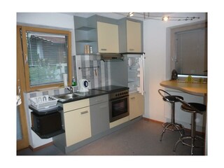 Küche mit Bistrotisch