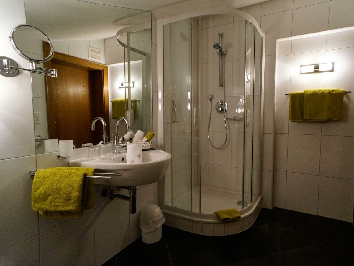 Ferienwohnung 5 - Badezimmer