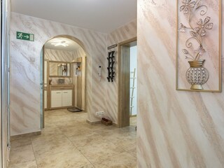 Flur mit Garderobe für Mensch und Hund