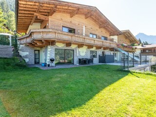 Frontansicht mit Garten Wohnung Fellhorn