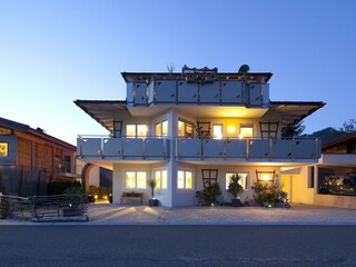 Appartementhaus Charisma Hausansicht Sommer