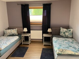 Schlafen JENNI unten - als Einzelbetten gestellt