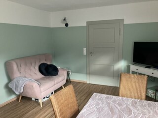 Wohnzimmer mit TV JENNI