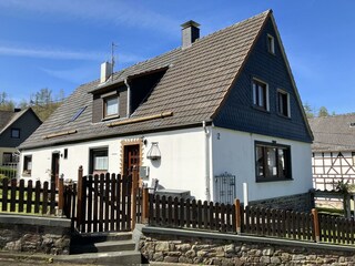 Hausansicht oben JENNI + IRMA