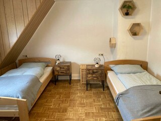 DZ oben Gaube beide Betten