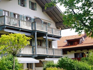 Wohnung im 2. OG rechts mit der weißen Markise