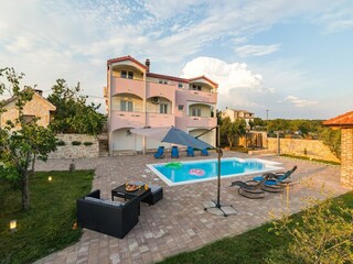Appartement Lovinac Buitenaudio-opname 9