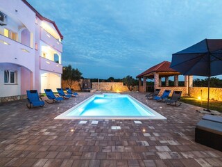 Appartement Lovinac Buitenaudio-opname 10