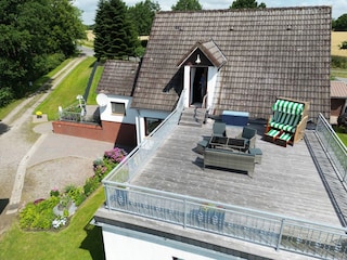 Zufahrt und Terrasse