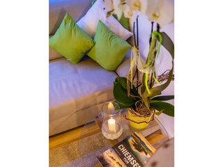 Gemütliche Sitz-Ecke mit Auszieh-Couch