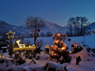 Weihnachten mit schöner Gartendeko