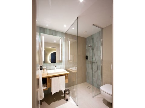 Holiday room Zweibettzimmer, Dusche, WC