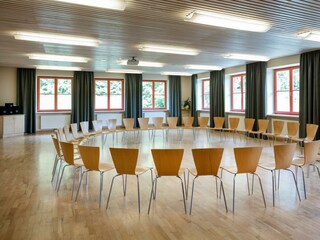 sesselkreis_seminarraum_jufa-hotel-sigmundsberg