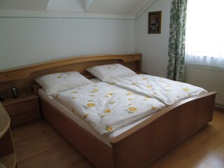 2. Schlafzimmer