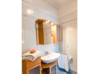 großes Doppelzimmer Komfort - Badezimmer