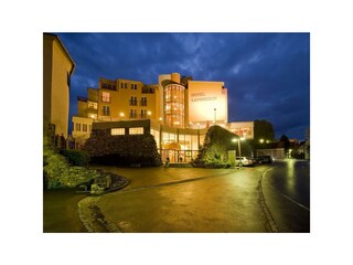 Hotel bei Nacht