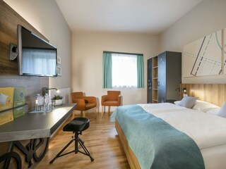 bett-doppelzimmer-jufa-hotel-erlaufsee-scaled
