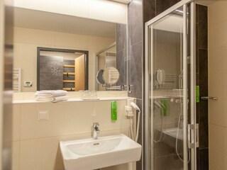 Badezimmer im JUFA Hotel Erlaufsee
