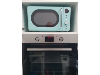 Backrohr und Mikrowelle