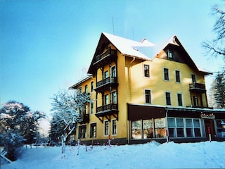 Herrenhaus am Erlaufsee - Gebäudeansicht im Winter