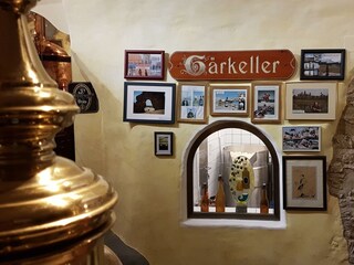 Blick in den Gärkeller mit dem gärenden Bier