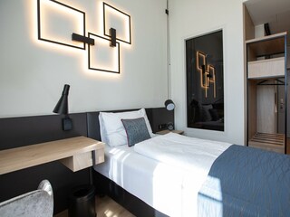 EINZEL ZIMMER OG