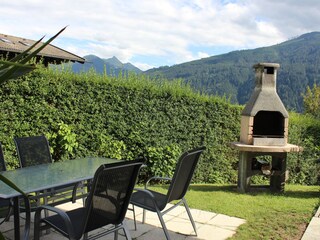im Garten westseitig