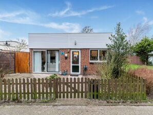 Holiday Home in Noordwijkerhout near Lake