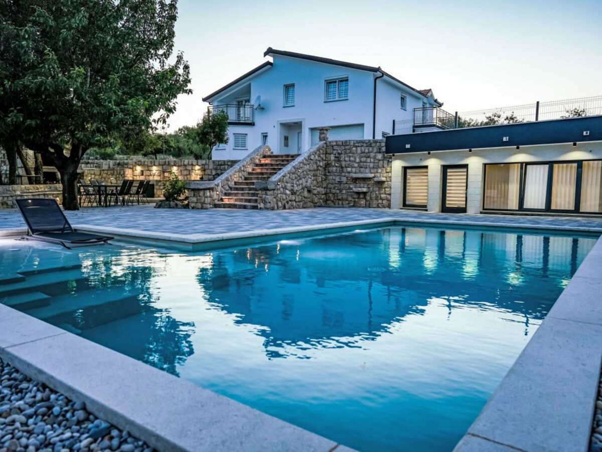 Holiday house Home with heated saltwater pool - Outdoor photo 9