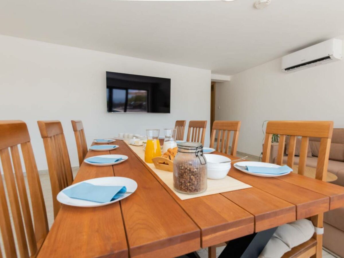 Holiday house Home with heated saltwater pool - Features photo 15